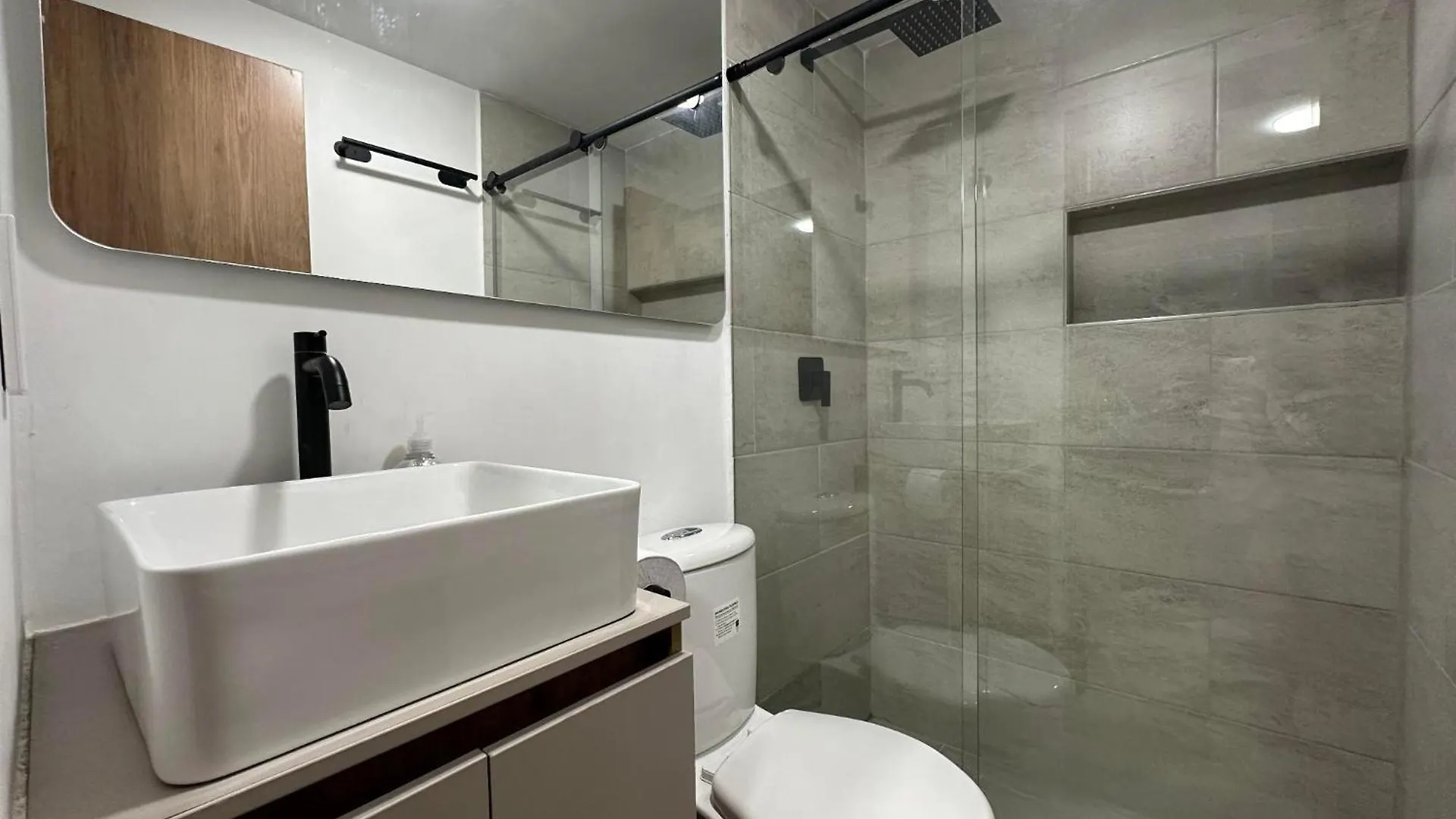 Modernos Apartamentos Cerca Al Poblado Medellín Apartmán